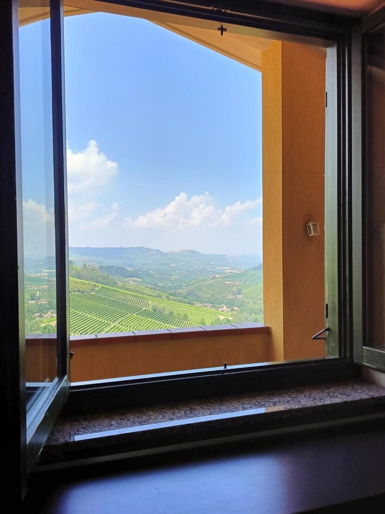 Soggiorno Con Splendida Vista Monforte D'Alba Exterior photo